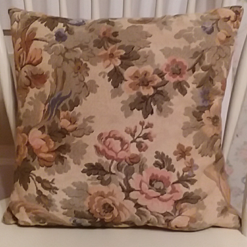 Very pretty Tapestry accent pillow